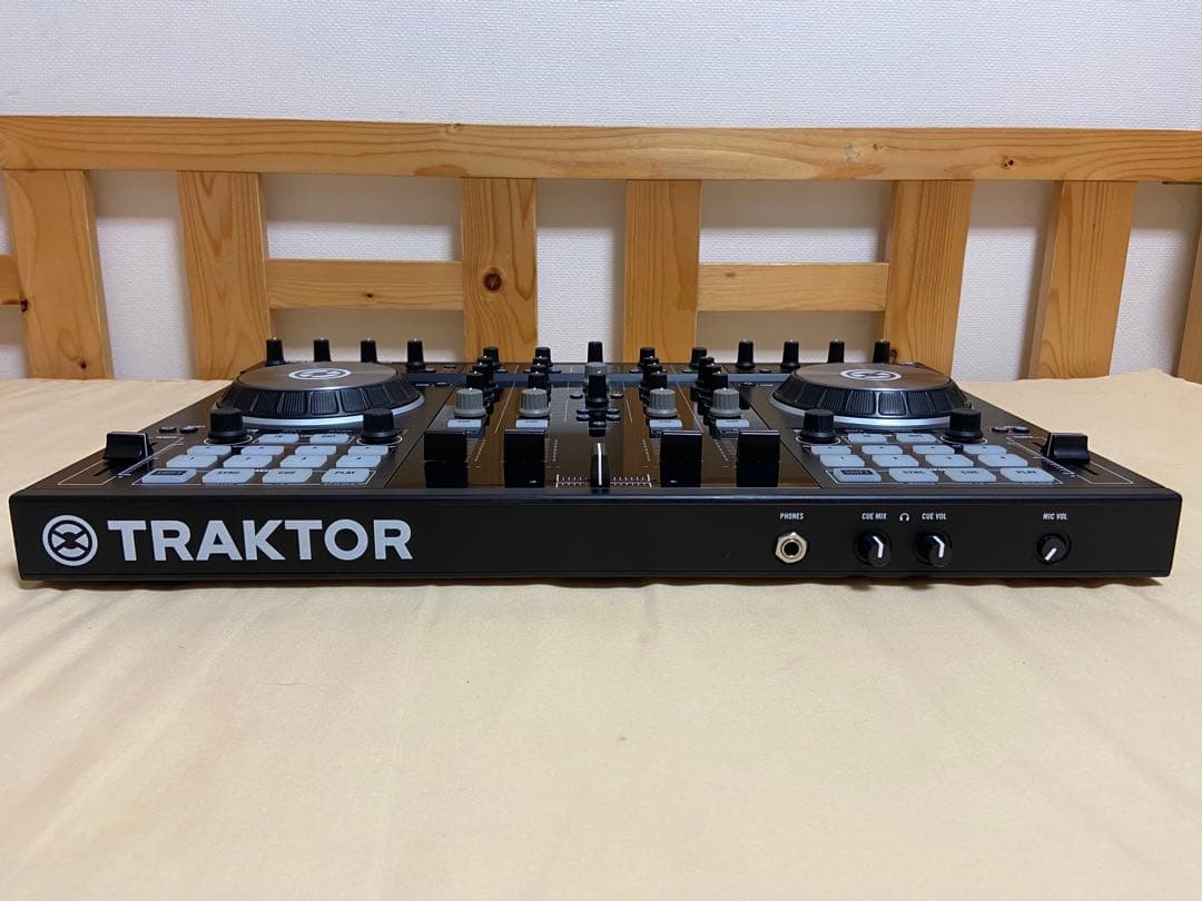 NI TRAKTOR KONTROL S4 DJコントローラー