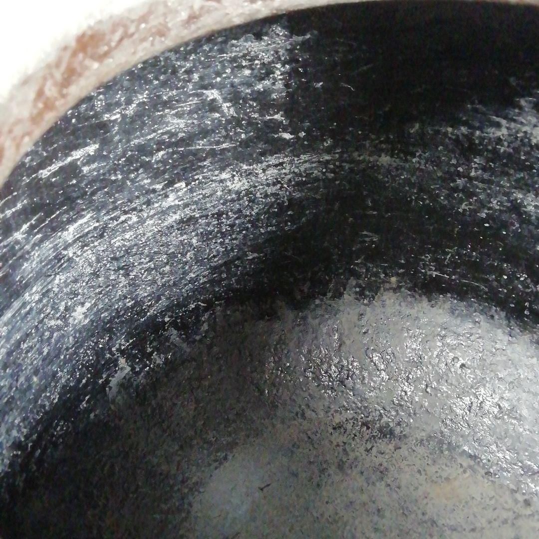 Ｗ１７４　茶釜　『菊文　撫肩丸釜』『釜師　十一代　加藤忠之朗』『鉄釜』　共箱