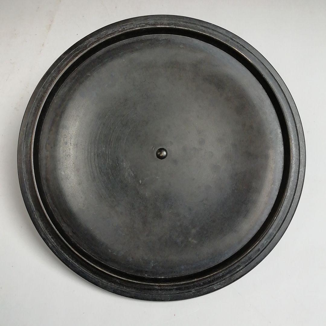 Ｗ１７４　茶釜　『菊文　撫肩丸釜』『釜師　十一代　加藤忠之朗』『鉄釜』　共箱