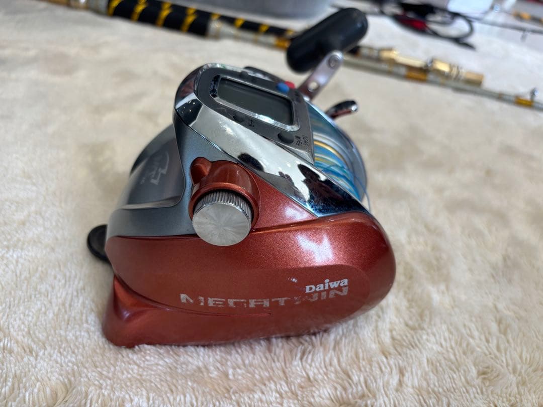 電動リール オレンジ/シルバー デジタル表示