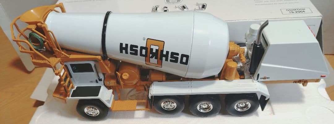 重機 スケールモデル 1stフロントディスチャージミキサー