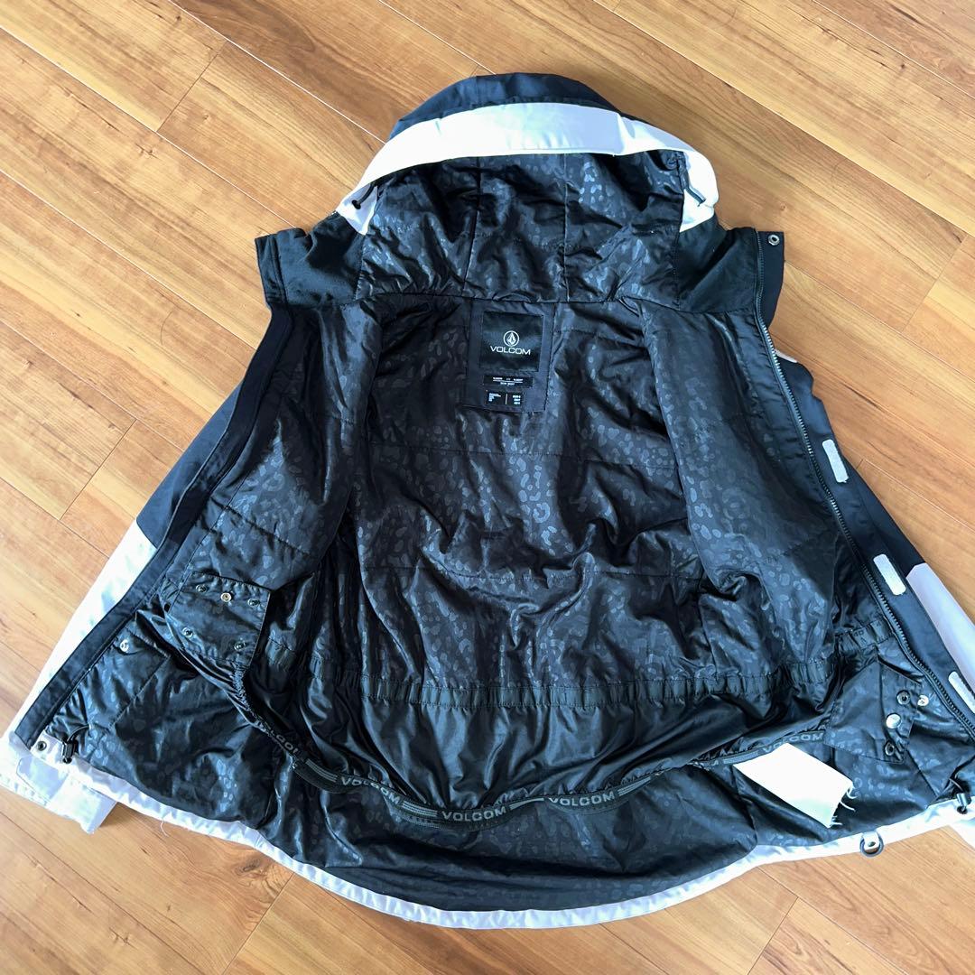 VOLCOM スノボウェア　S