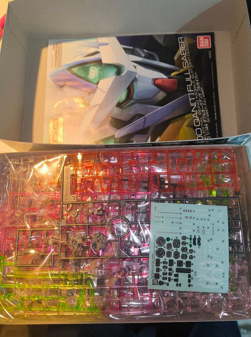 RG 1/144 ガンダムベース限定 00クアンタフルセイバー トランザムクリア