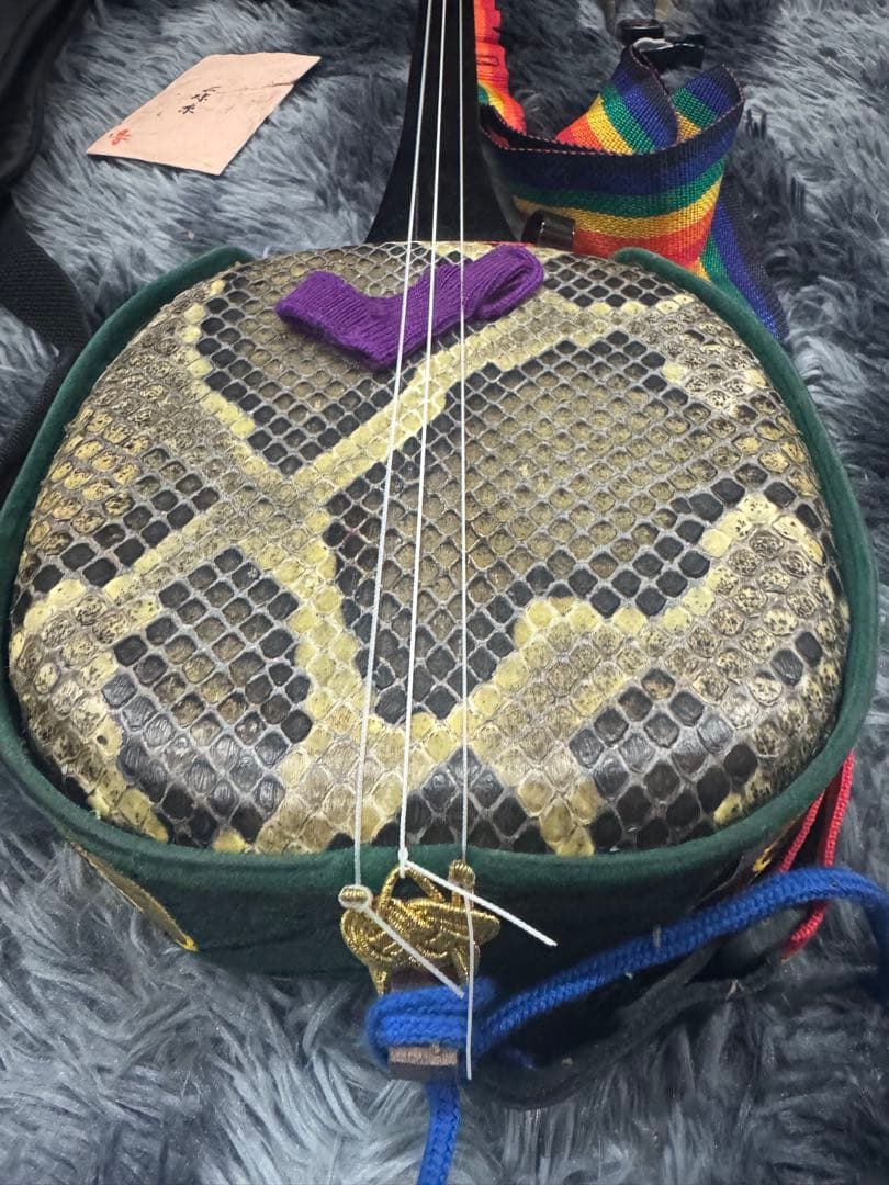 【極美品】沖縄 三線 本蛇革 強化張り 黒塗り棹 蛇皮 ケース 爪 調子笛