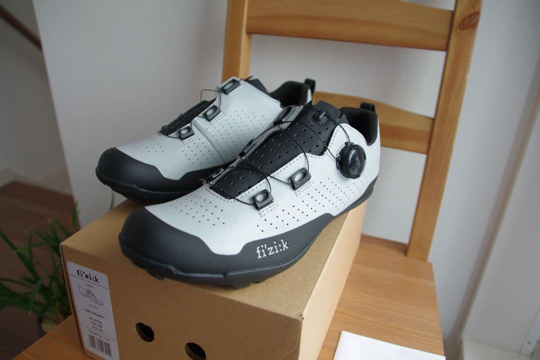 fi'zi:k SPDシューズ 「TERRA ATLAS」グレー/ブラック