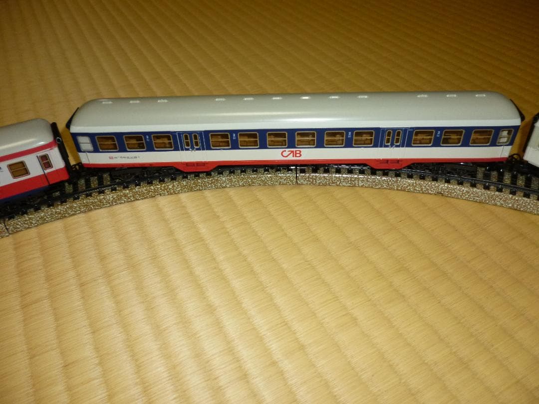 メルクリンHOゲージのアナログ電気機関車と客車4両のセット