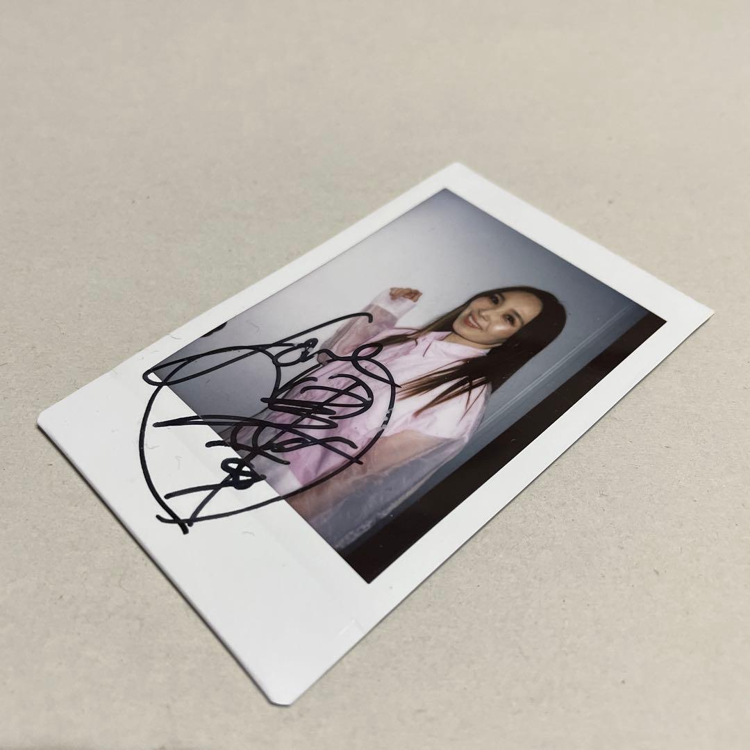 愛内里菜　直筆サイン入り　チェキ