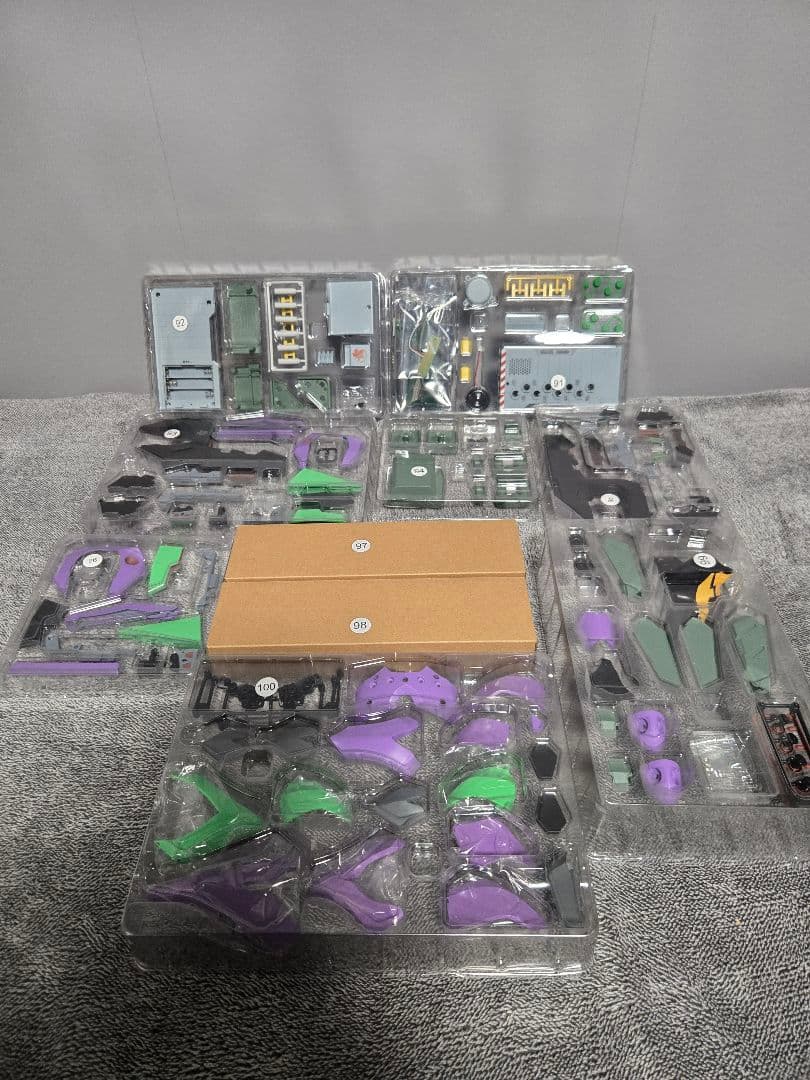 未使用　デアゴスティーニ　エヴァ初号機1～100+特典付　オプションフルセット