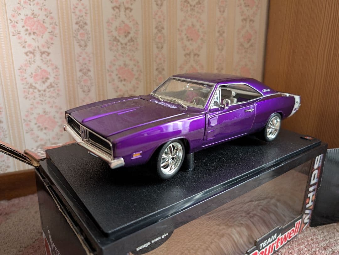 ミニカー Hot Wheels '68 Dodge Charger 1:18