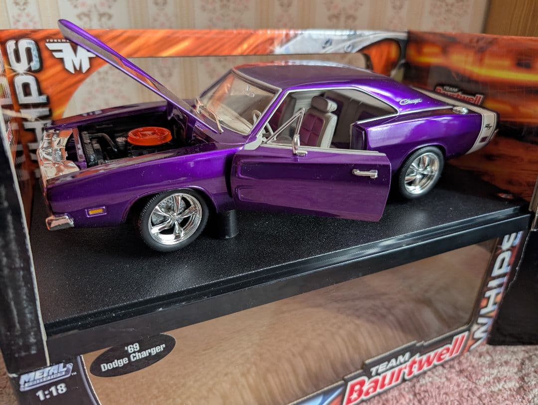 ミニカー Hot Wheels '68 Dodge Charger 1:18