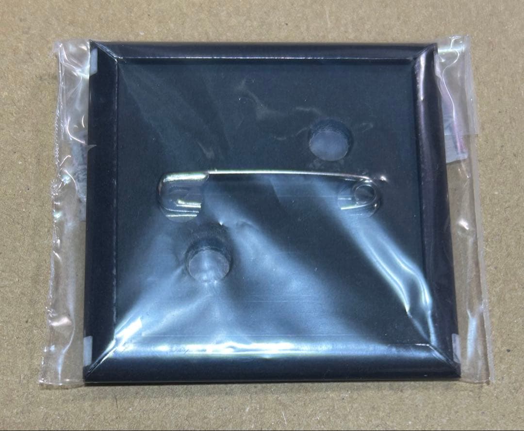 ペルソナQ2 　スクエアホロ缶バッジ　荒垣真次郎