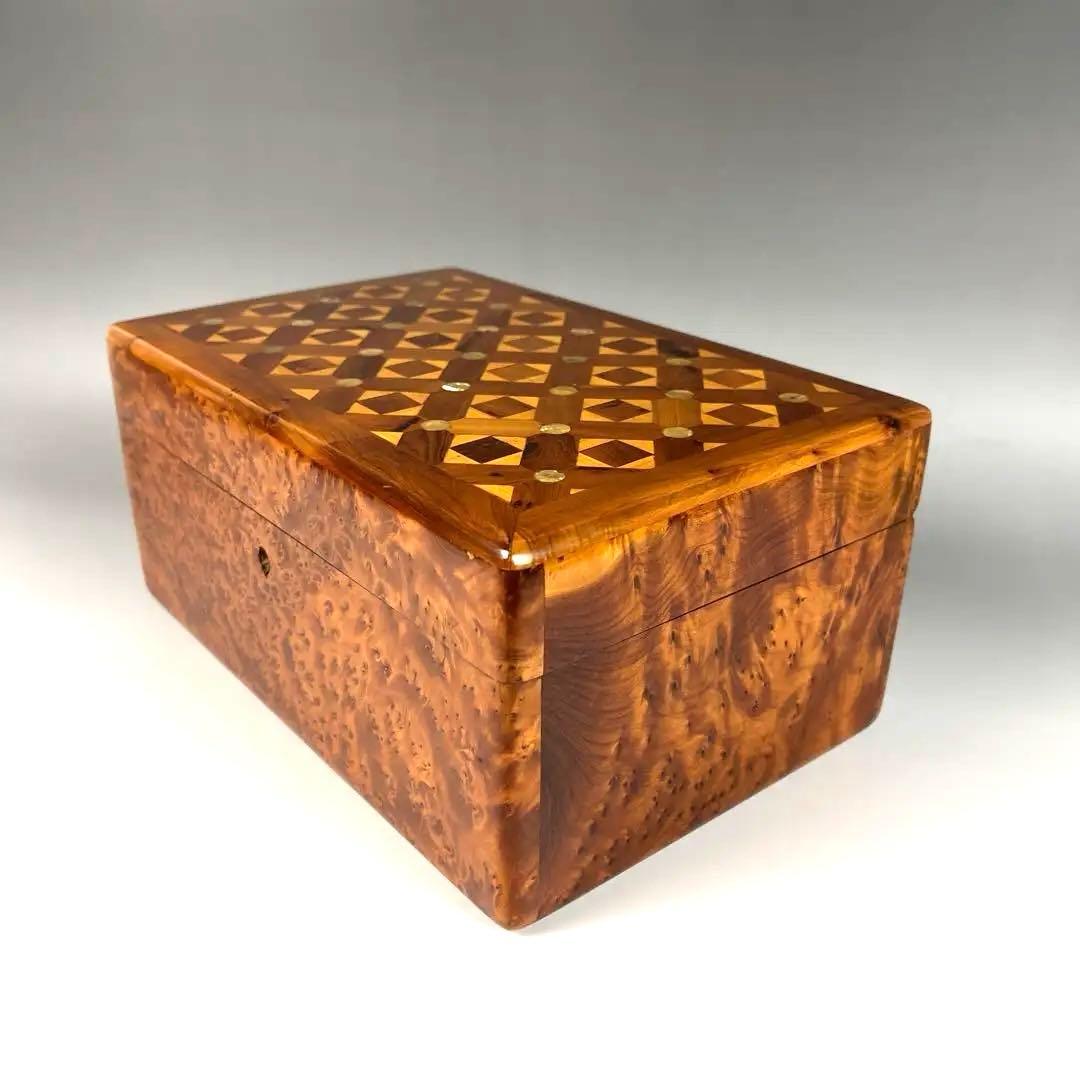 寄木細工の装飾ボックス　螺鈿(ラデン) 大変重厚　宝石箱　金庫　箱