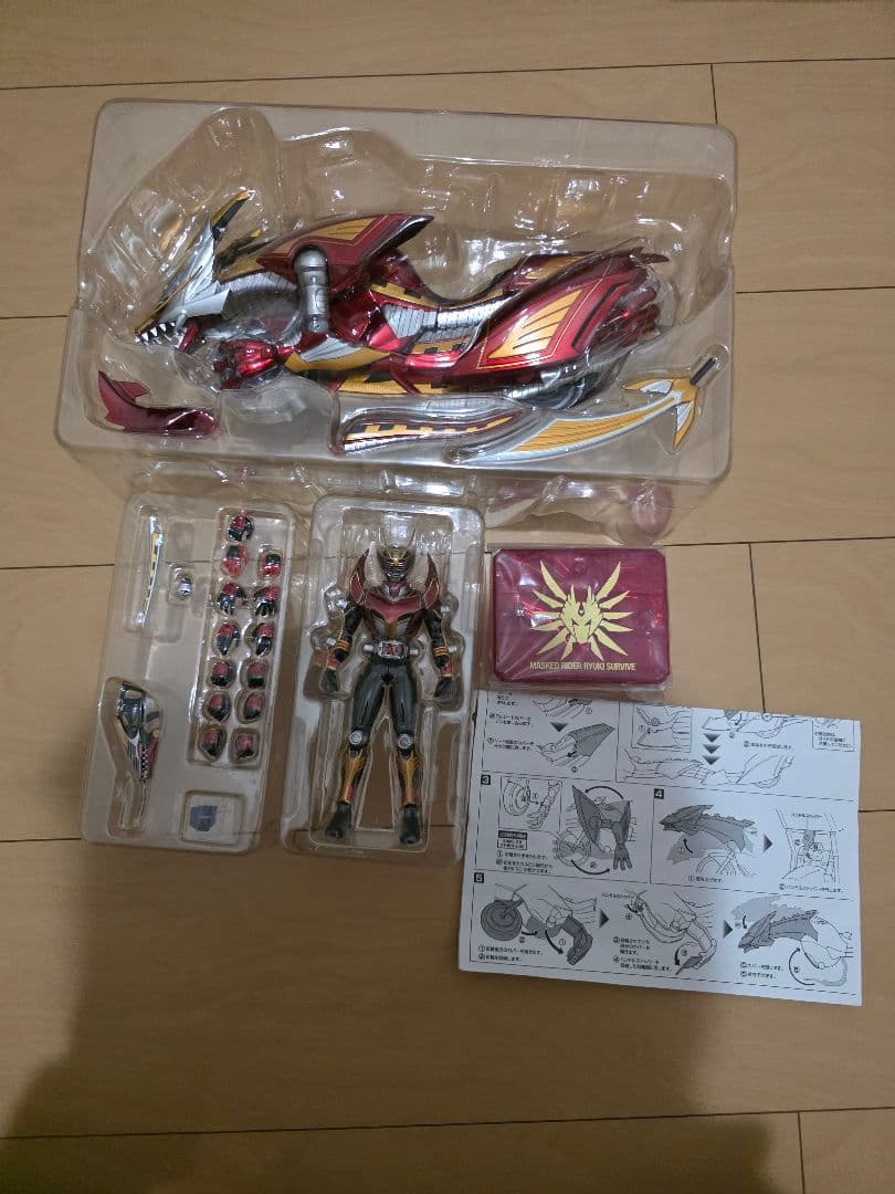 S.H.Figuarts 仮面ライダー龍騎サバイブ&ドラグランザーセット