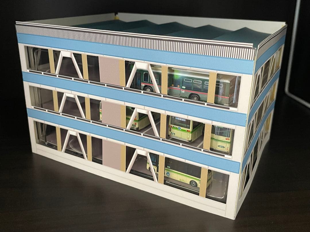 駐車場 展示台← Nguyen Thanh Ha さんお返事待ち