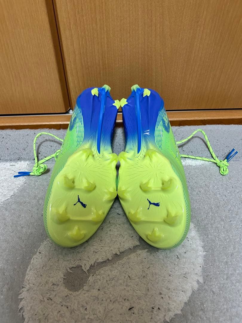 PUMA 蛍光イエロースパイクシューズ