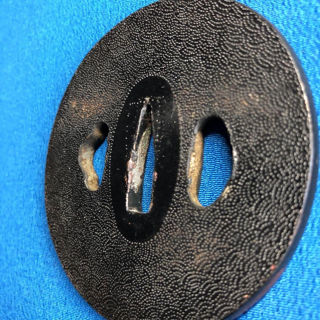 アンティークな刀の鍔！7.2×7.0cm108g 草花や波が刻まれた逸品、