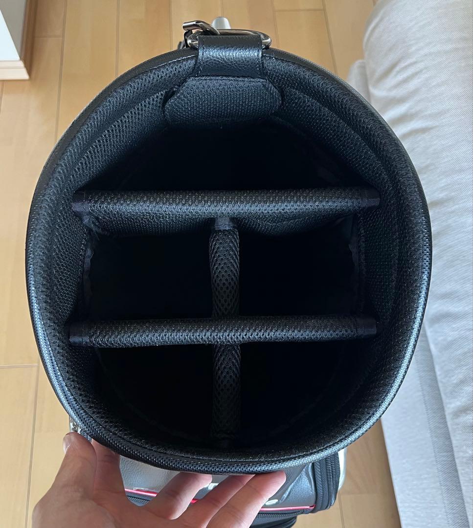 超美品！テーラーメイド　ハイグレード黒キャディバッグ　大きめ　9.5型　レザー調