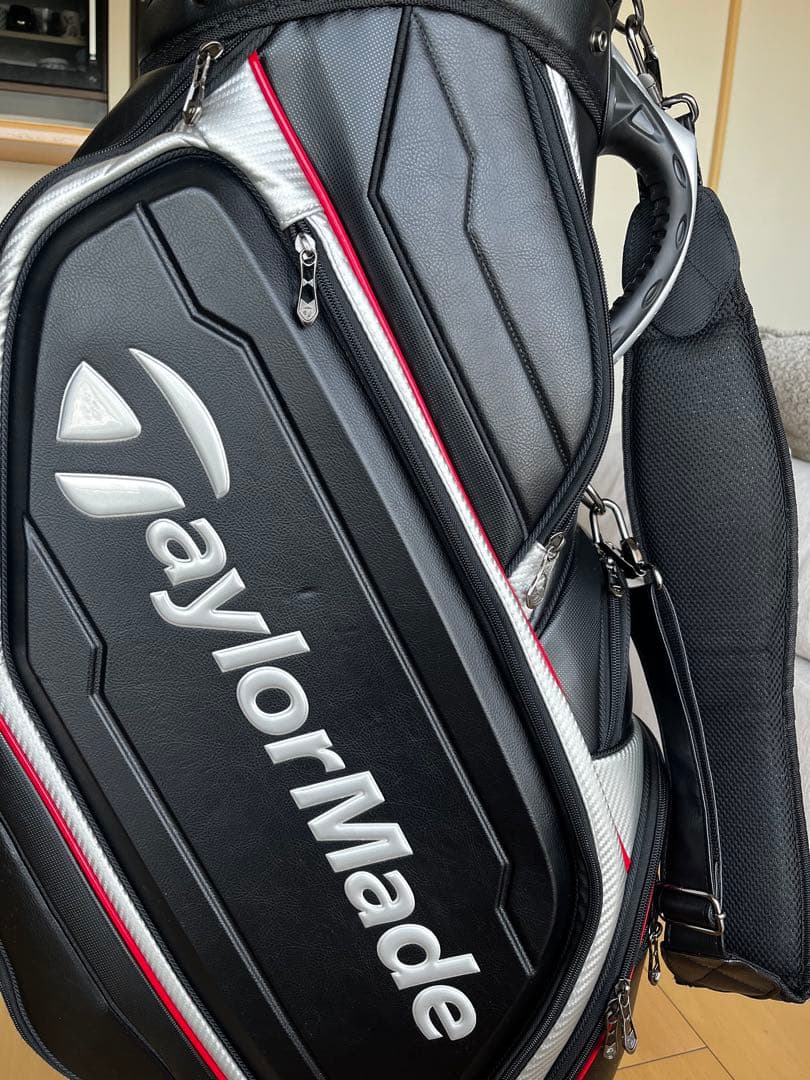 超美品！テーラーメイド　ハイグレード黒キャディバッグ　大きめ　9.5型　レザー調