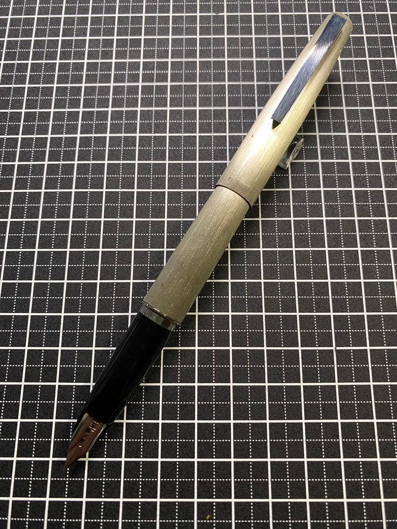 PLATINUM プラチナ・プラチナ　金銀合金　万年筆　字幅F程度