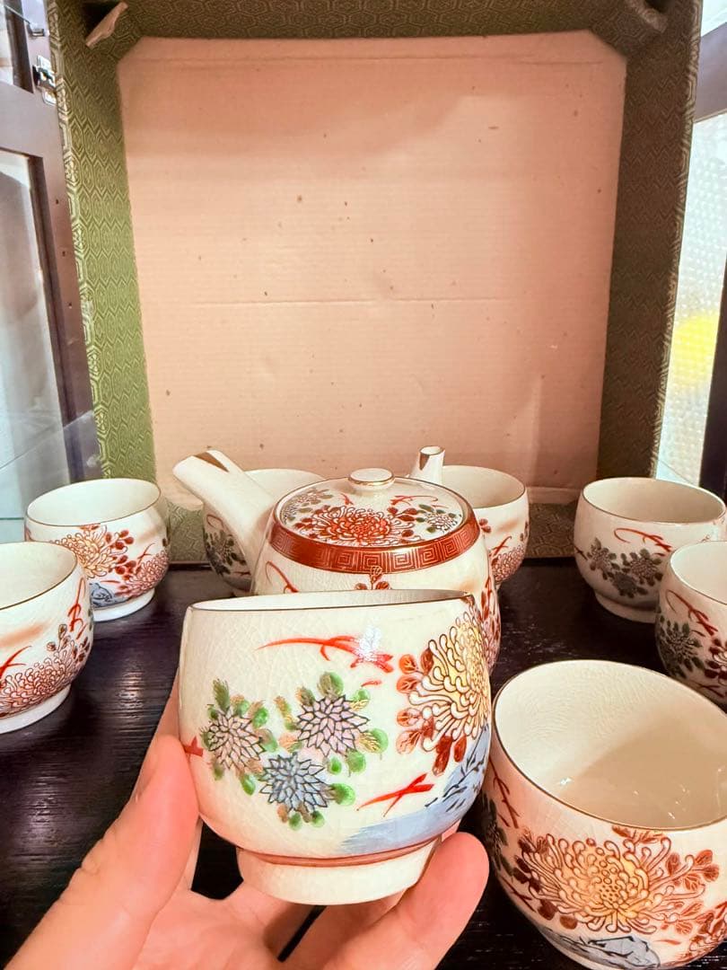 花瓶と九谷焼の茶器セット。