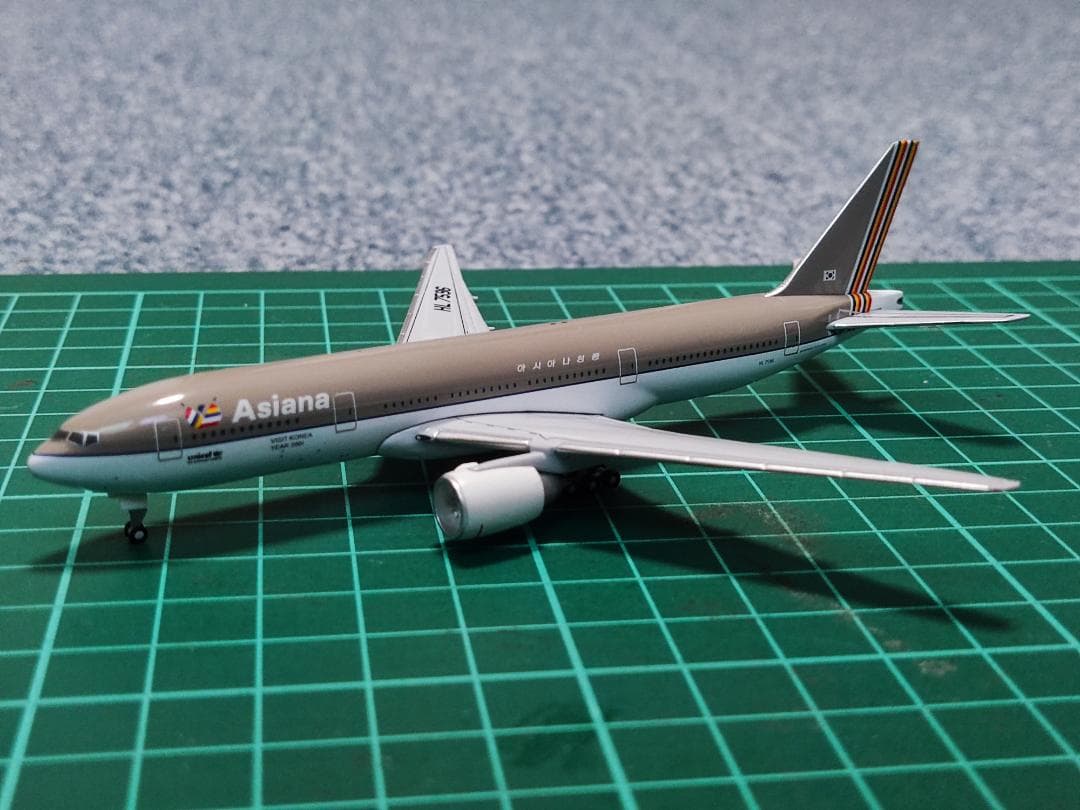 激レア品！　アシアナ航空　 B777 旧塗装　ダイキャストモデル 1:500