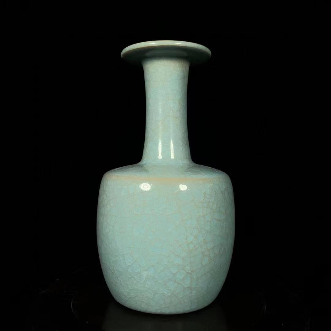 中国古美術・旧蔵の磁器・氷割れ模様の紙槌瓶・9.5x17cm・置物・書道・文房具