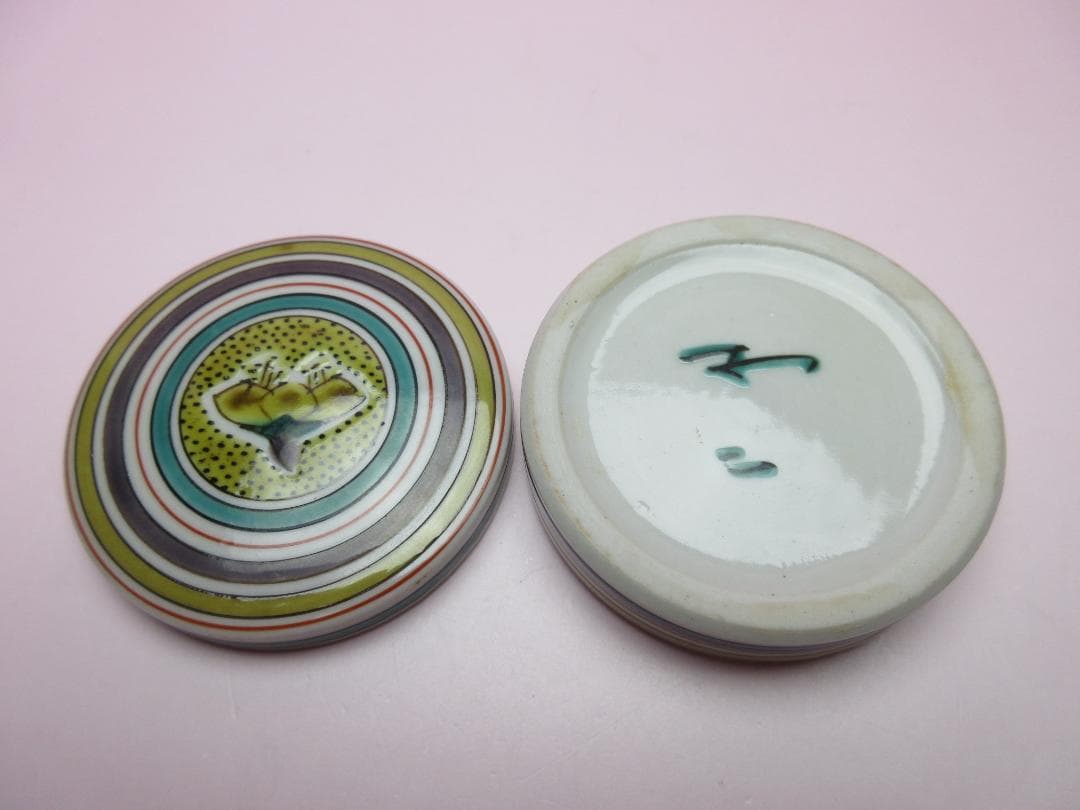 九谷焼 北出不二雄 色絵 丸 禽文 香合