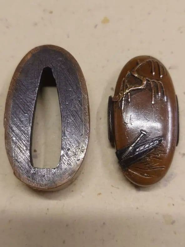 縁頭、素銅地に柳に和船図