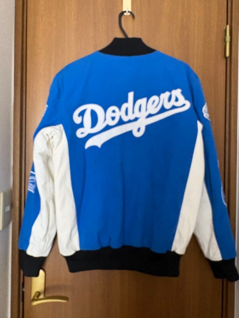 【美品】ロサンゼルスドジャース　中綿スタジャン