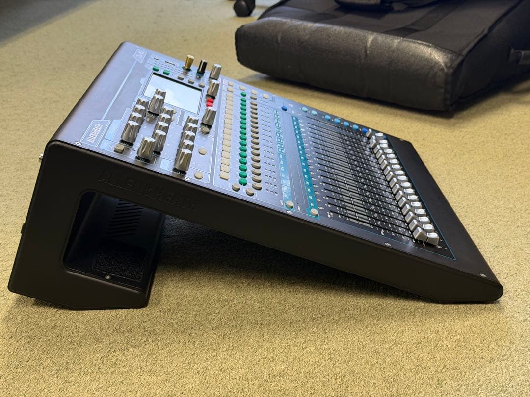 Allen & Heath Qu-16 デジタルミキサー