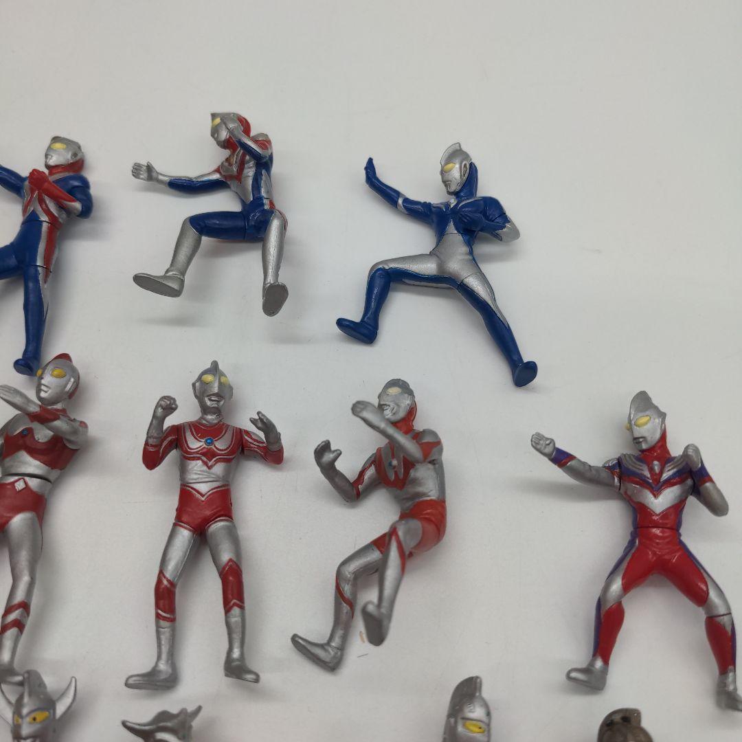 ウルトラマン　キャラエッグ　フィギュア