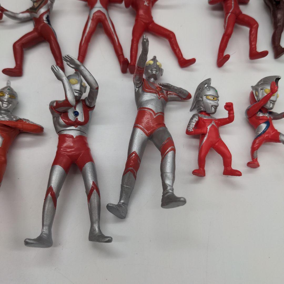 ウルトラマン　キャラエッグ　フィギュア