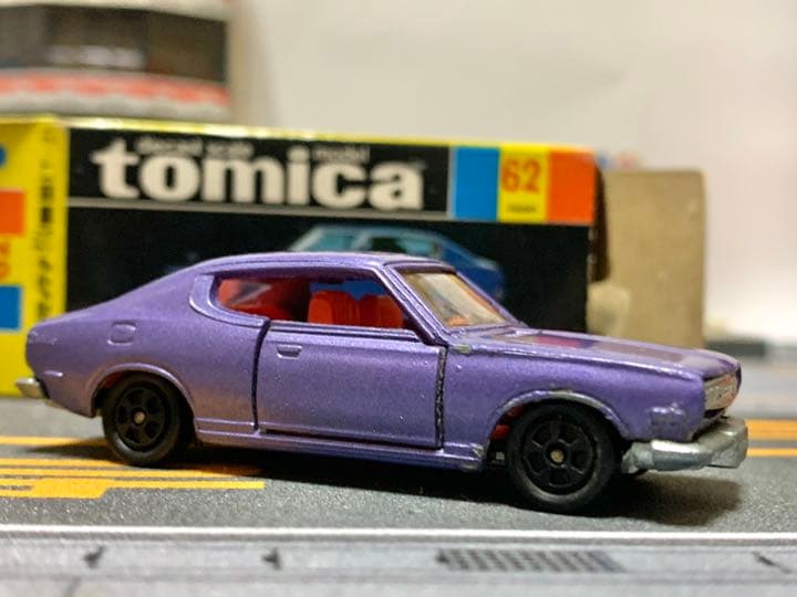 日本製　黒箱トミカ 日産　ブルーバードU エラー品