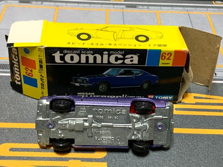 日本製　黒箱トミカ 日産　ブルーバードU エラー品