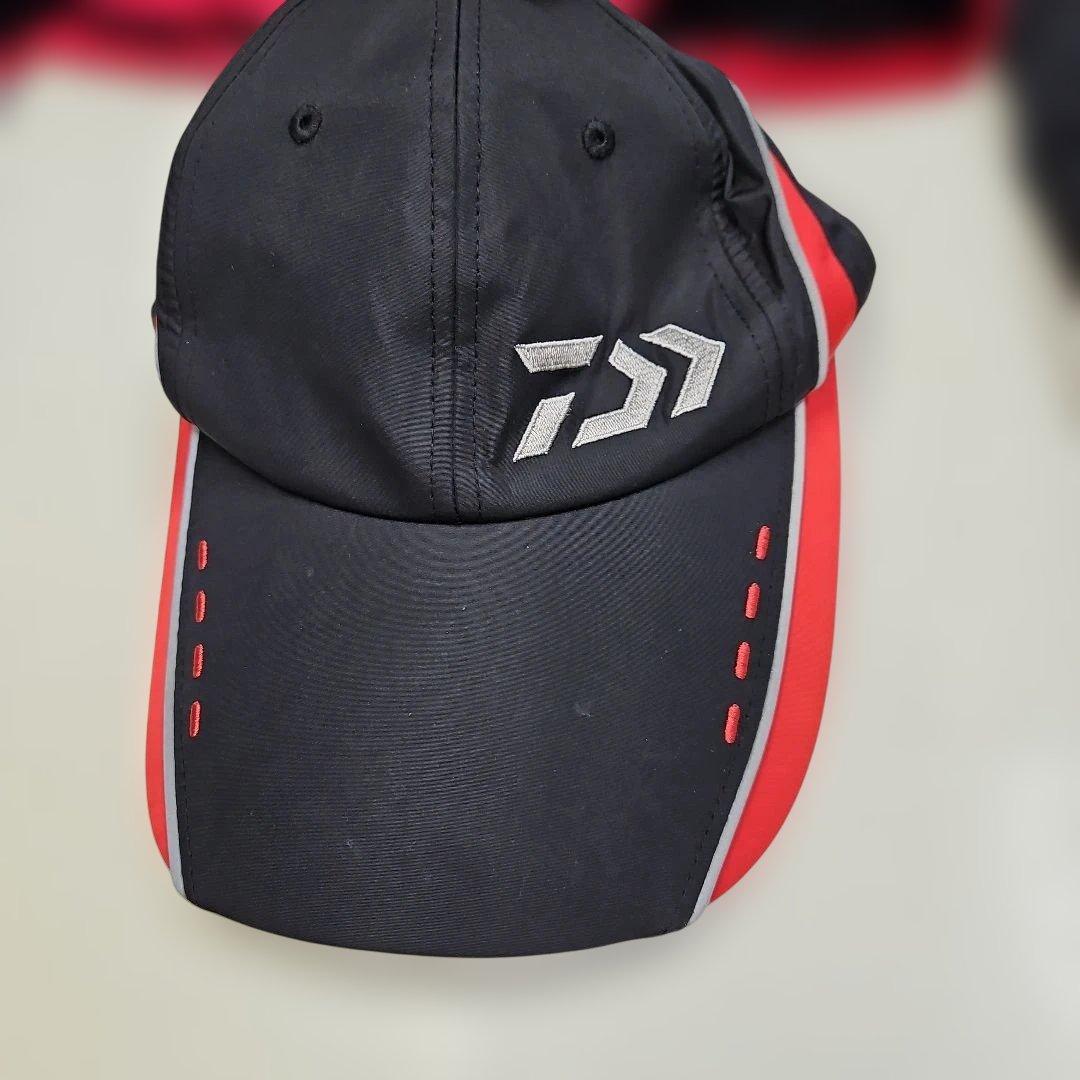 【DAIWA】【美品】フィッシングスーツ(上下セット)とキャップ