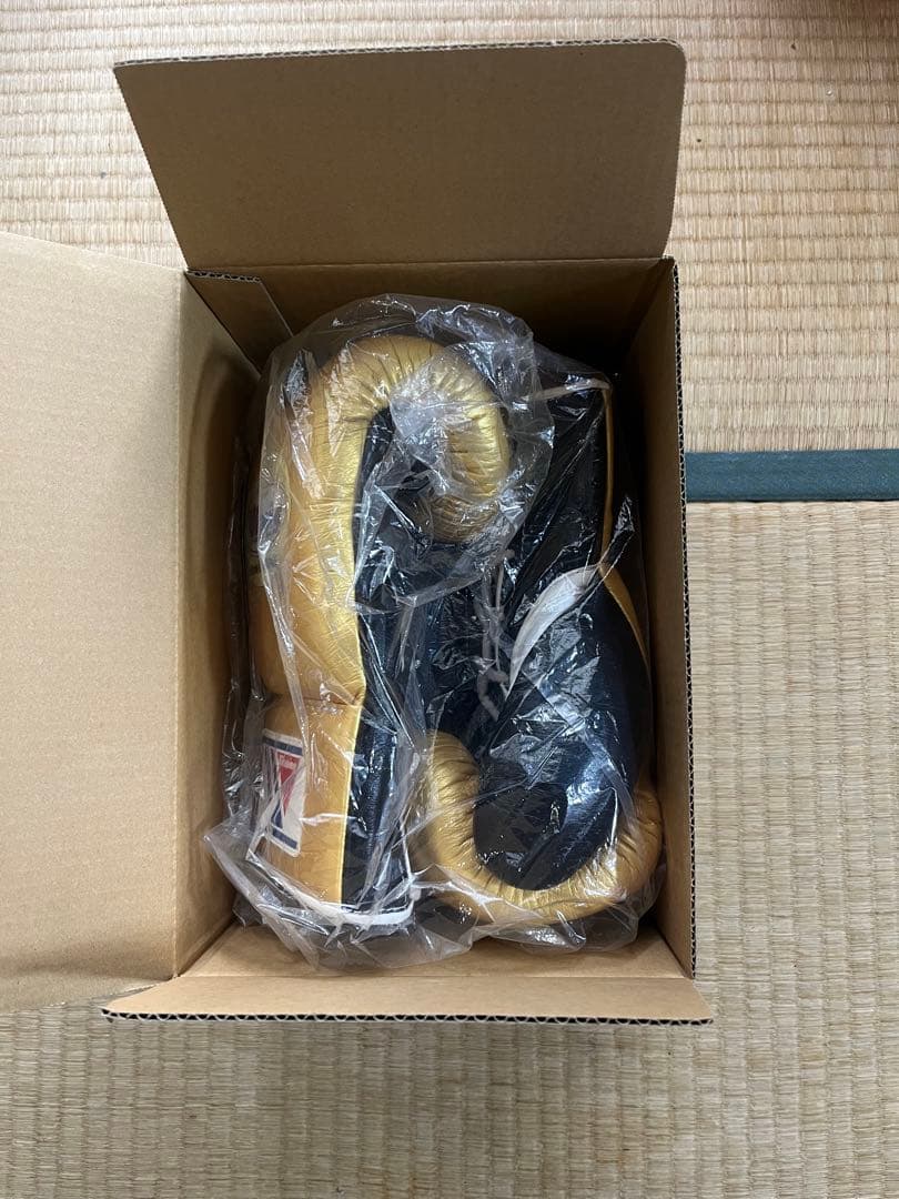 【井上尚弥】ウイニング製公式試合用ボクシンググローブ8oz（ゴールド/ブラック）