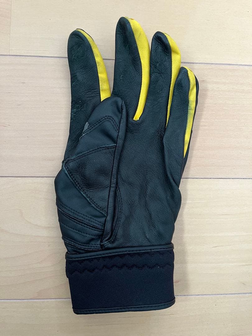 阪神タイガース #8 佐藤輝明 選手 実使用バッティンググローブ