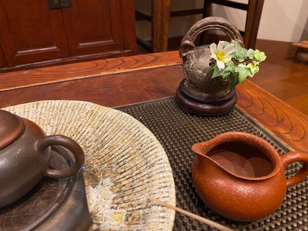 ベトナム　クアンドゥック陶器鑑賞台付　一輪挿し　ヴィンテージ　レア 茶器小物