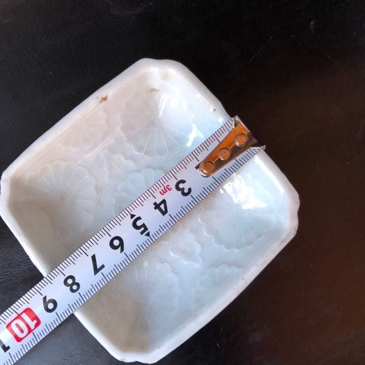 古美術品◼️蔵から超美しい真っ白な珍しいお皿が出て来ました！白磁の角皿、謎の骨董