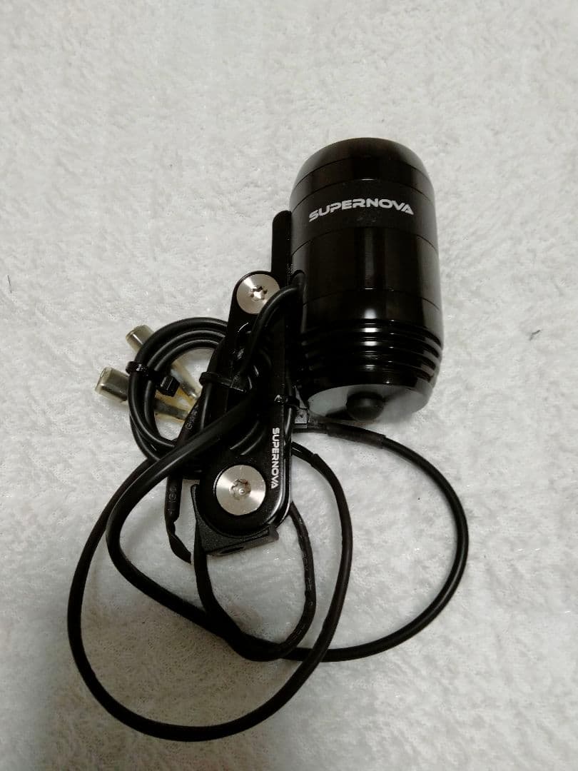 SUPER NOVA ハブダイナモライト　E3 TRIPLE2