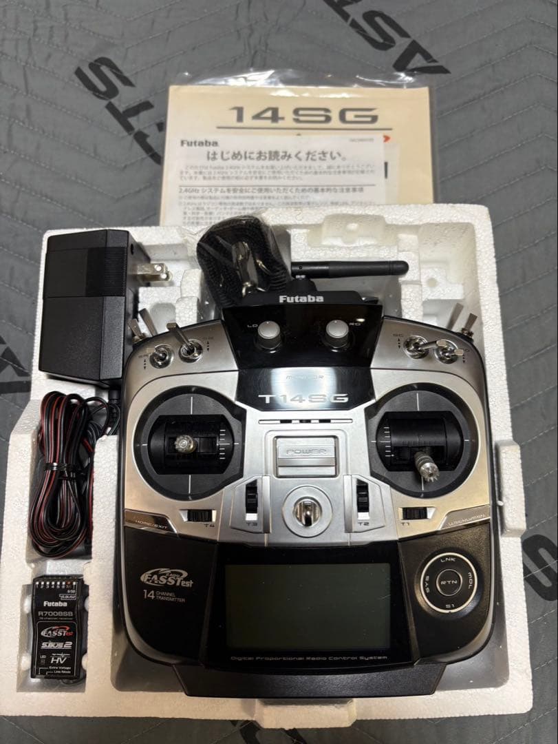 Futaba T14SG 14CH R/C送信機