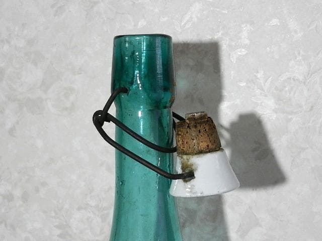 「嘉納合名會社」商標「白鶴」の古い一斗酒瓶（１８㍑、高さ８０ｃｍ、底径２１ｃｍ）