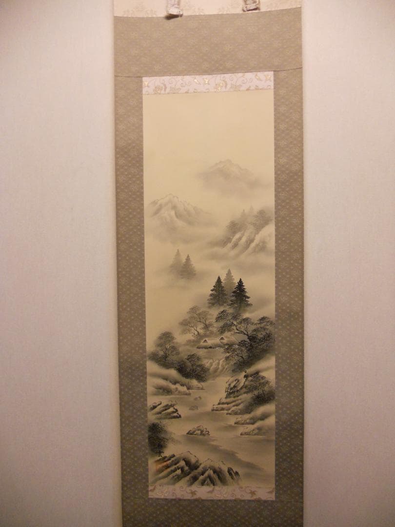 掛け軸 白雲 水墨山水 絹本 希少 軸装 茶道具 掛軸 美品 です。