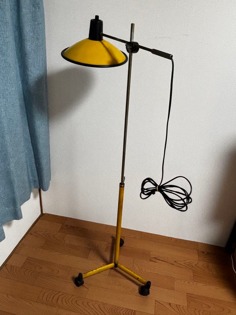 レトロ　フロアスタンドライト　ヴィンテージ　フロア　ランプ　イエロー