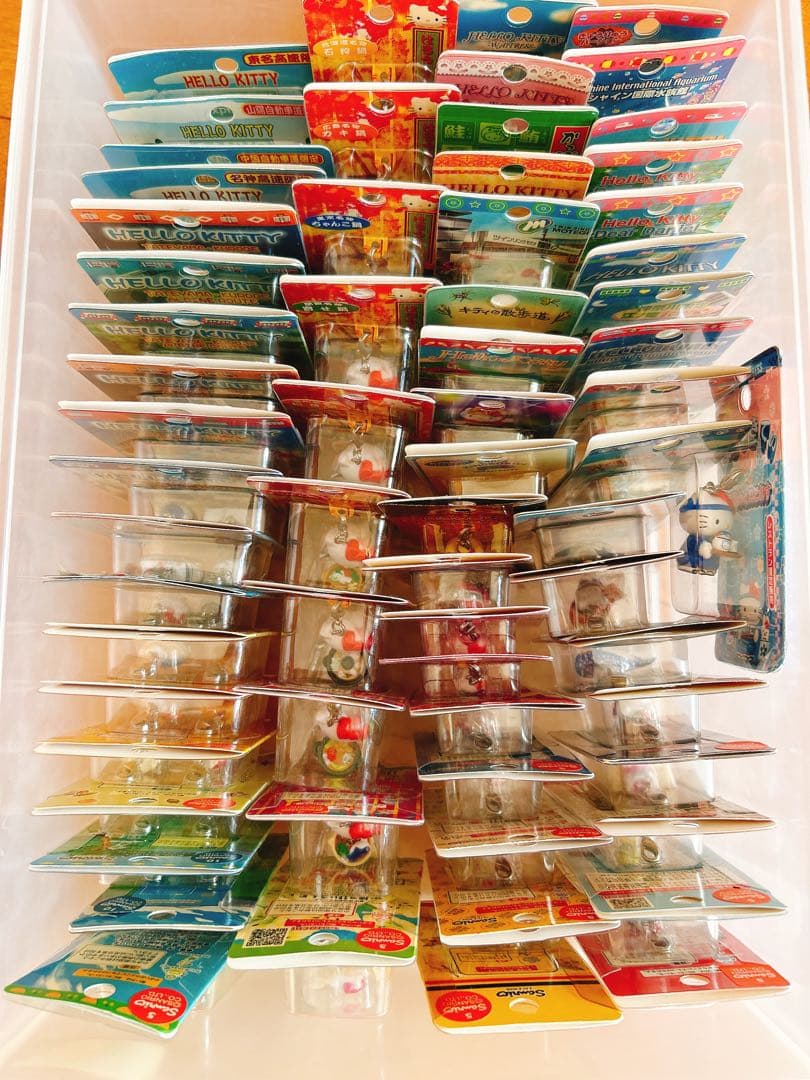 新品　地域限定　キティ　ファスナーマスコット　約690個　ストラップ　レア