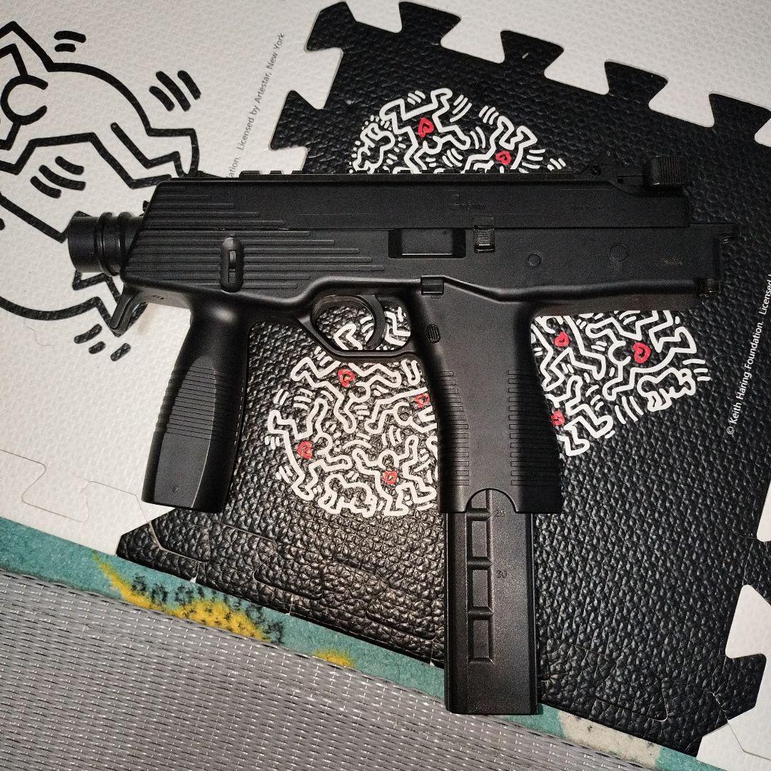 ブラック サブマシンガン ストック付き