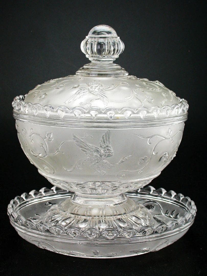 銘品1880年頃製 オールドバカラ ルネサンス様式鳳凰紋様飛鳥唐草紋蓋物