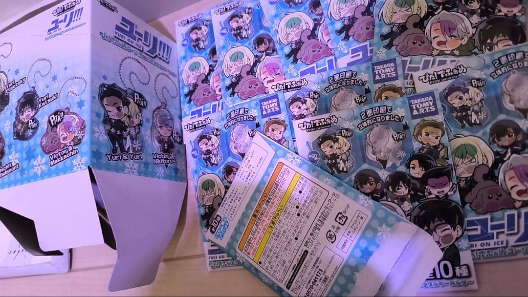 ユーリ!!! on ICEのアクキー、もちもちマスコット、ぴたでふぉめのセット