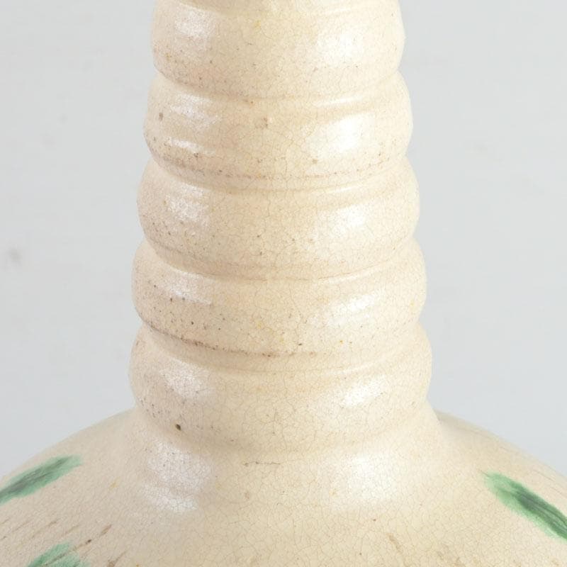 中国　遼白地緑彩刻花卉文　輪花口瓶　C　9243A