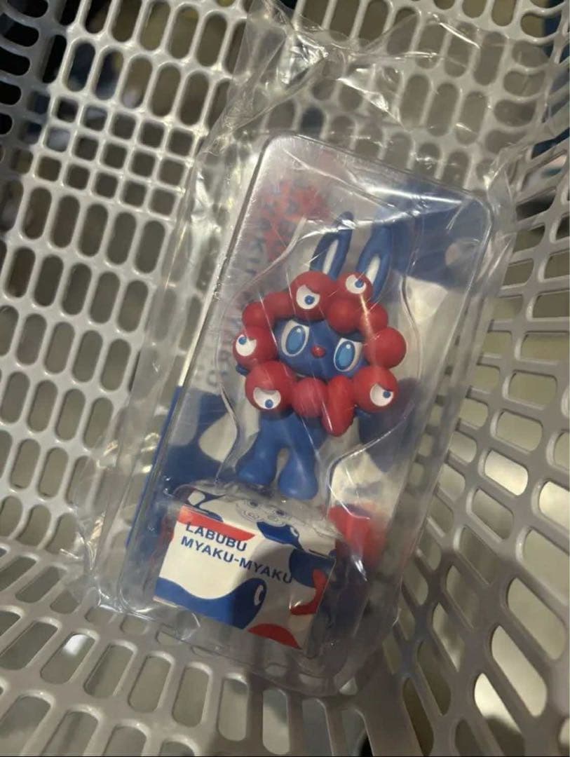 LABUBU MYAKU-MYAKU ストラップ付フィギュアlabubu 万博